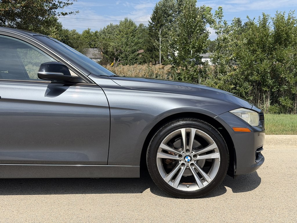 2013 BMW 3 Series Image 7
