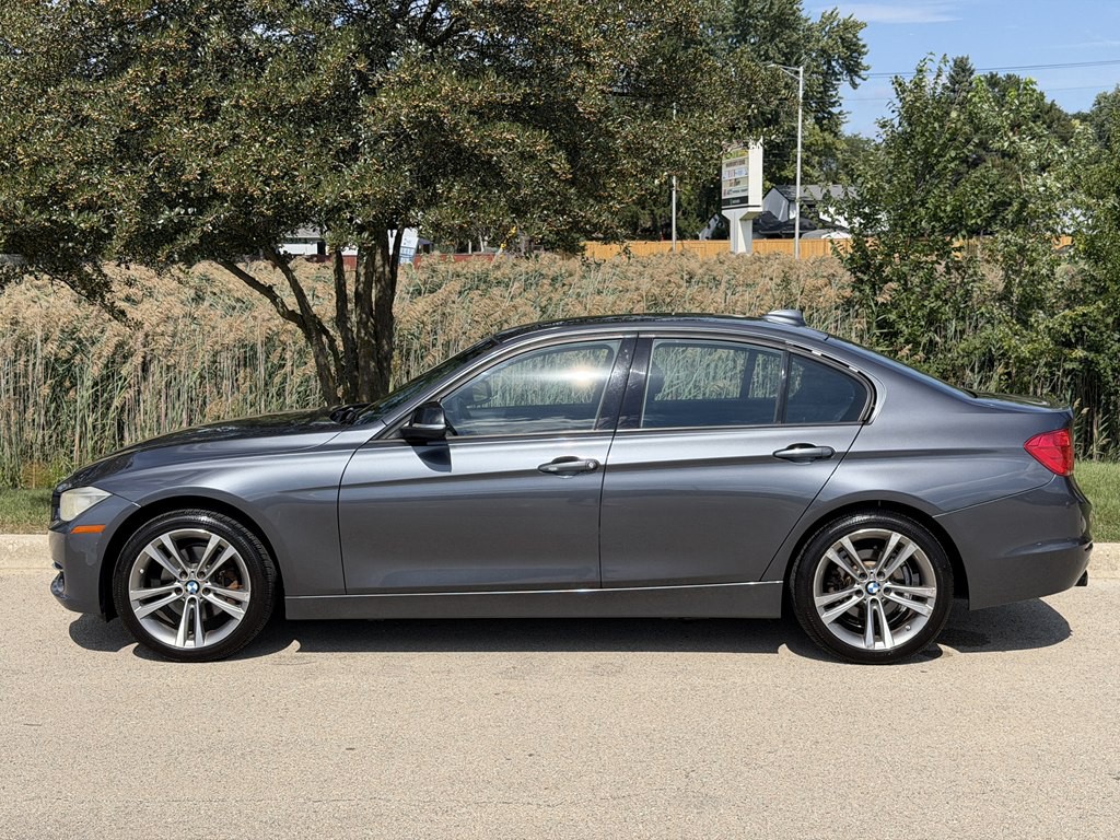 2013 BMW 3 Series Image 8