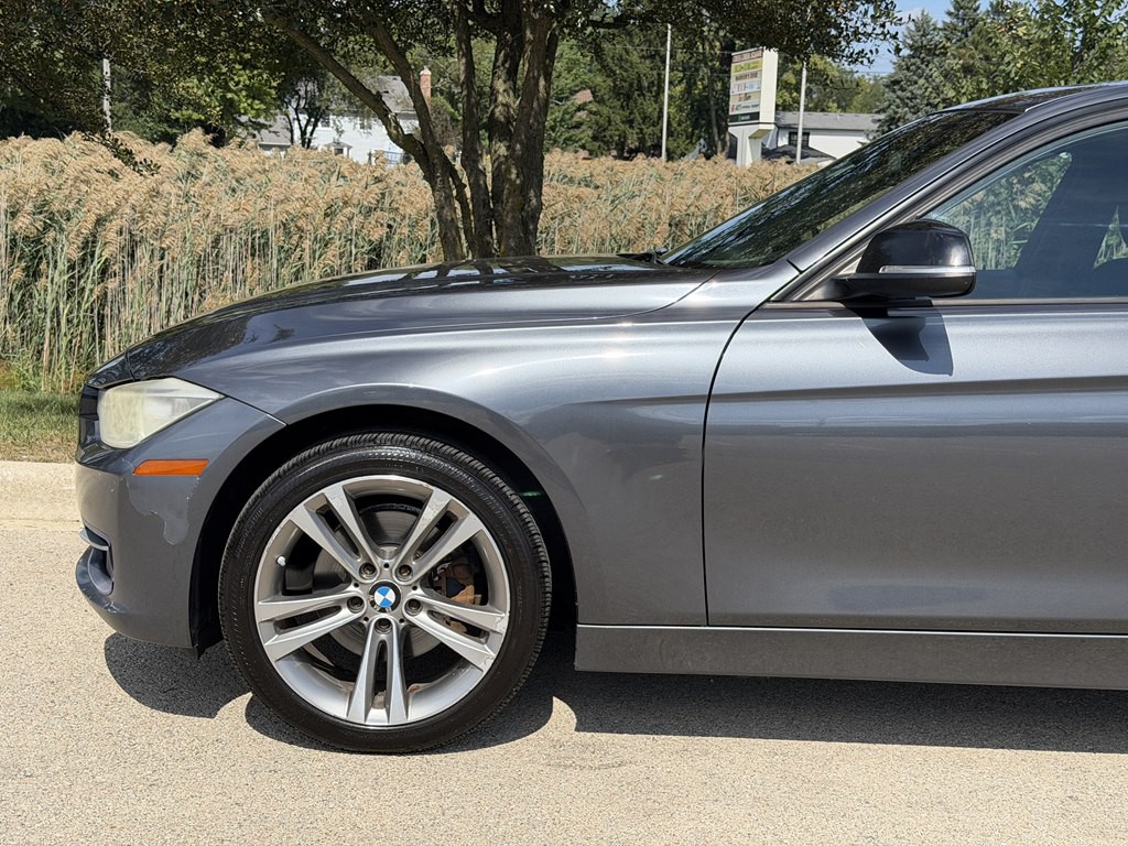 2013 BMW 3 Series Image 9