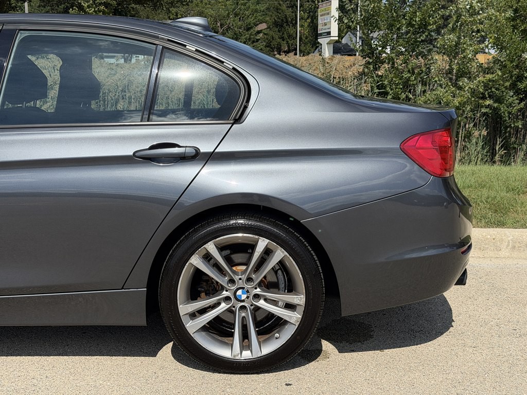 2013 BMW 3 Series Image 10