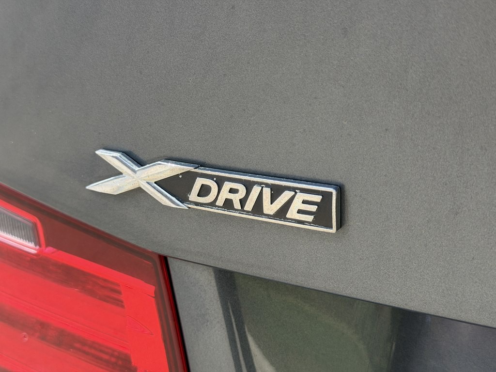 2013 BMW 3 Series Image 14
