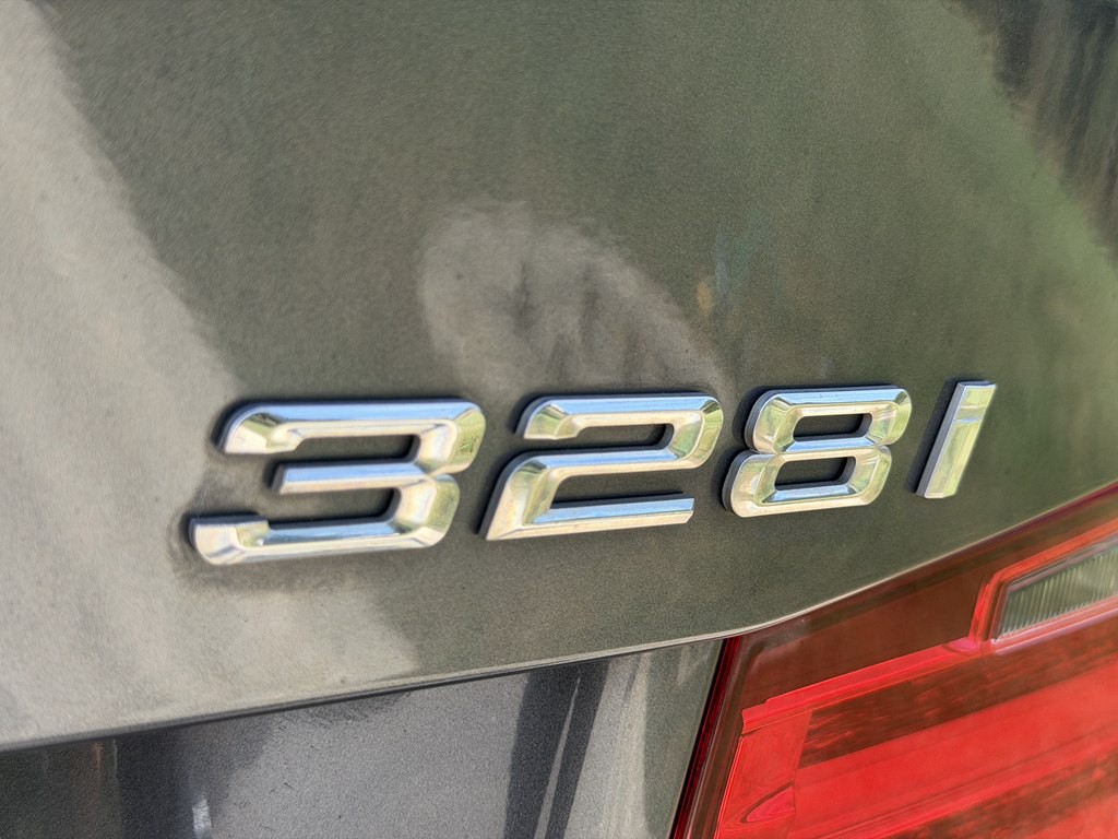 2013 BMW 3 Series Image 15