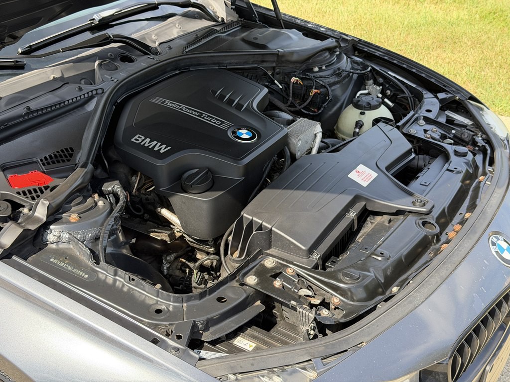 2013 BMW 3 Series Image 21