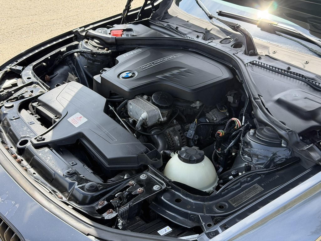 2013 BMW 3 Series Image 24