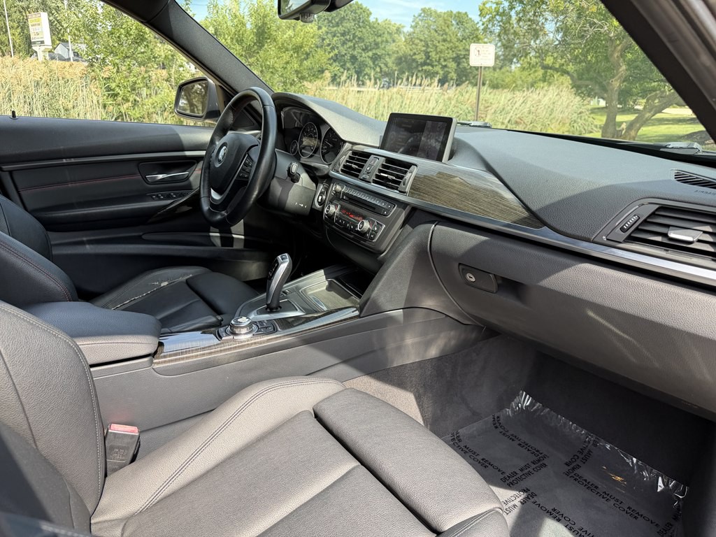 2013 BMW 3 Series Image 29