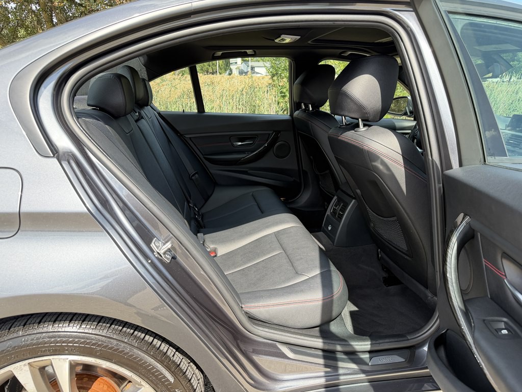 2013 BMW 3 Series Image 37