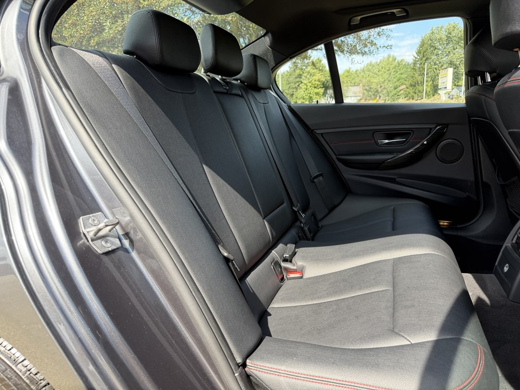 2013 BMW 3 Series Image 40