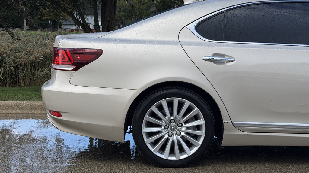 2014 Lexus LS 460 Image 6