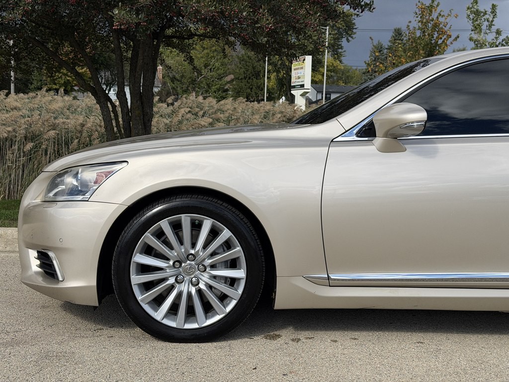 2014 Lexus LS 460 Image 9