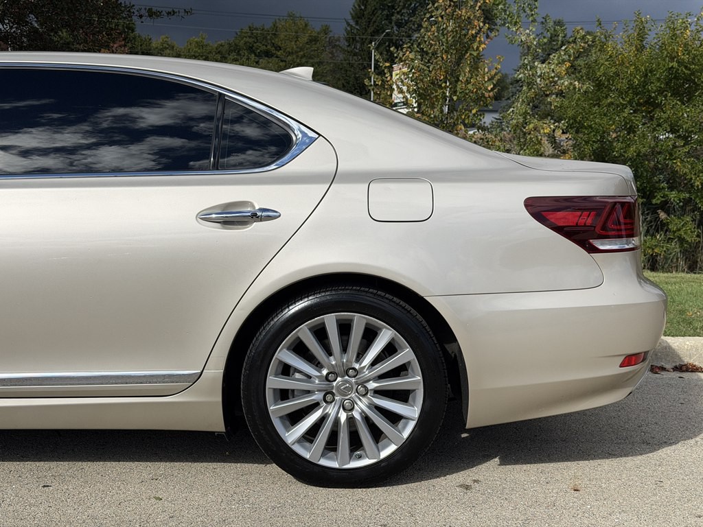 2014 Lexus LS 460 Image 10