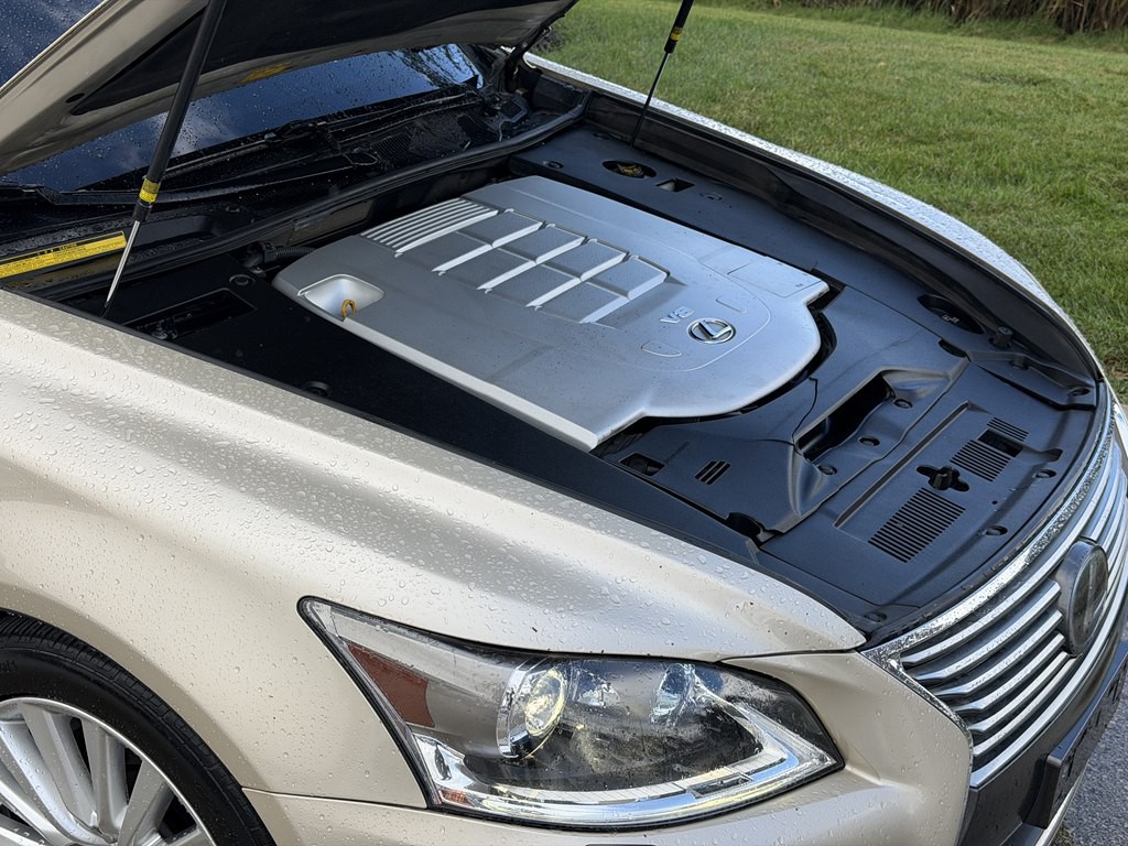 2014 Lexus LS 460 Image 25