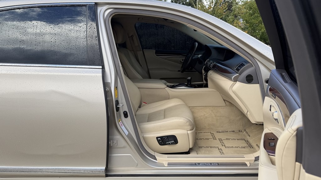 2014 Lexus LS 460 Image 33