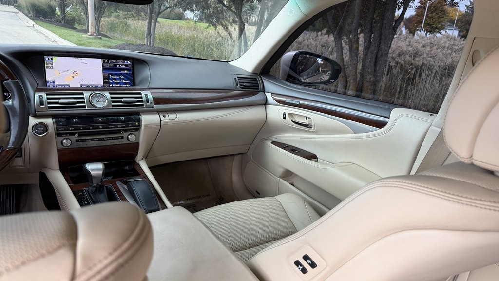 2014 Lexus LS 460 Image 38