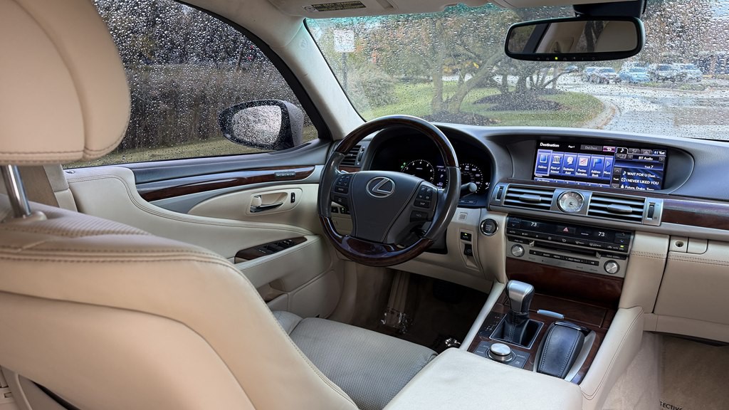 2014 Lexus LS 460 Image 39