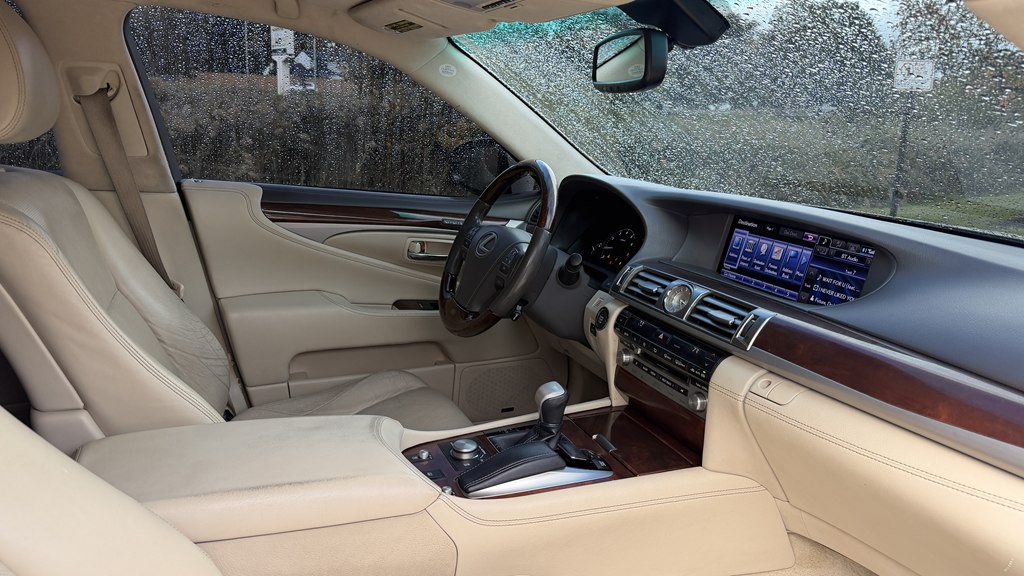 2014 Lexus LS 460 Image 40