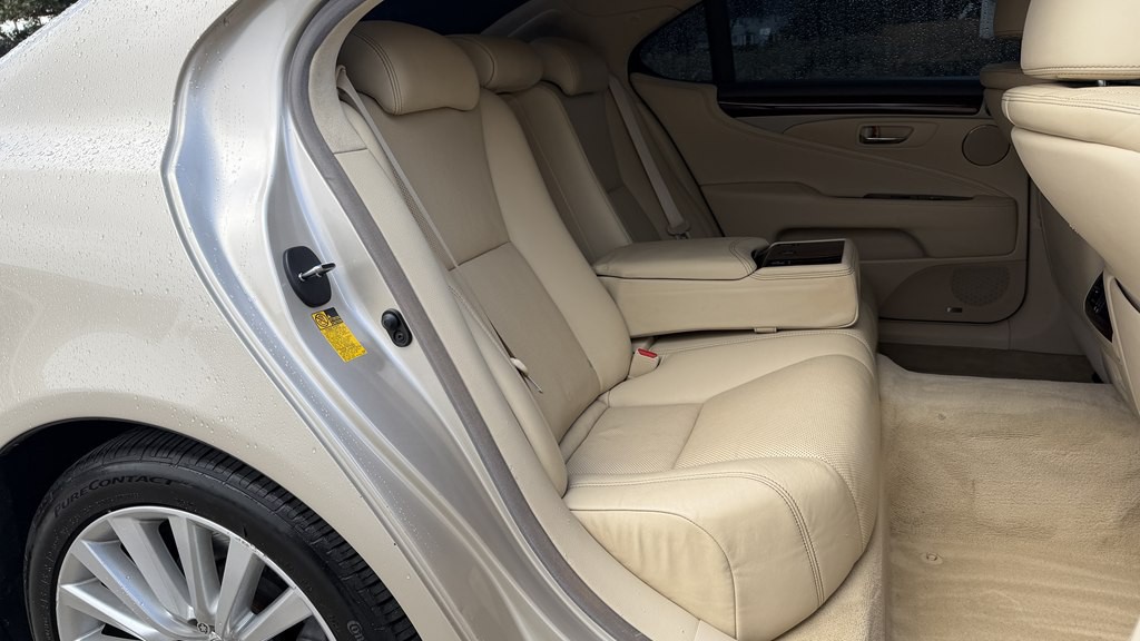 2014 Lexus LS 460 Image 42