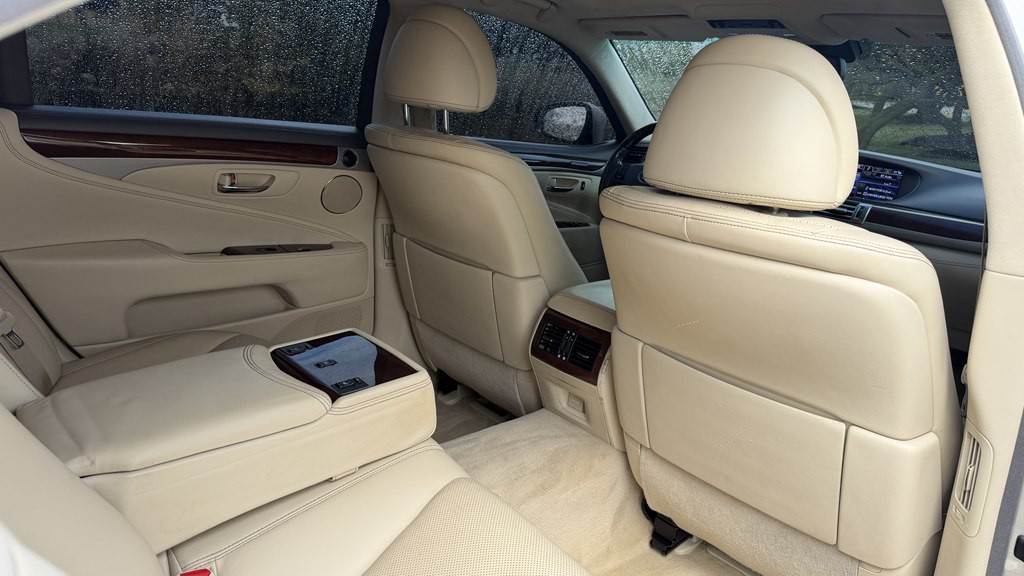 2014 Lexus LS 460 Image 43