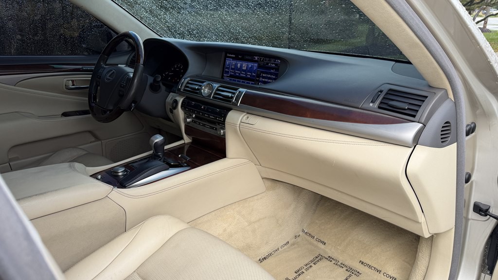 2014 Lexus LS 460 Image 44