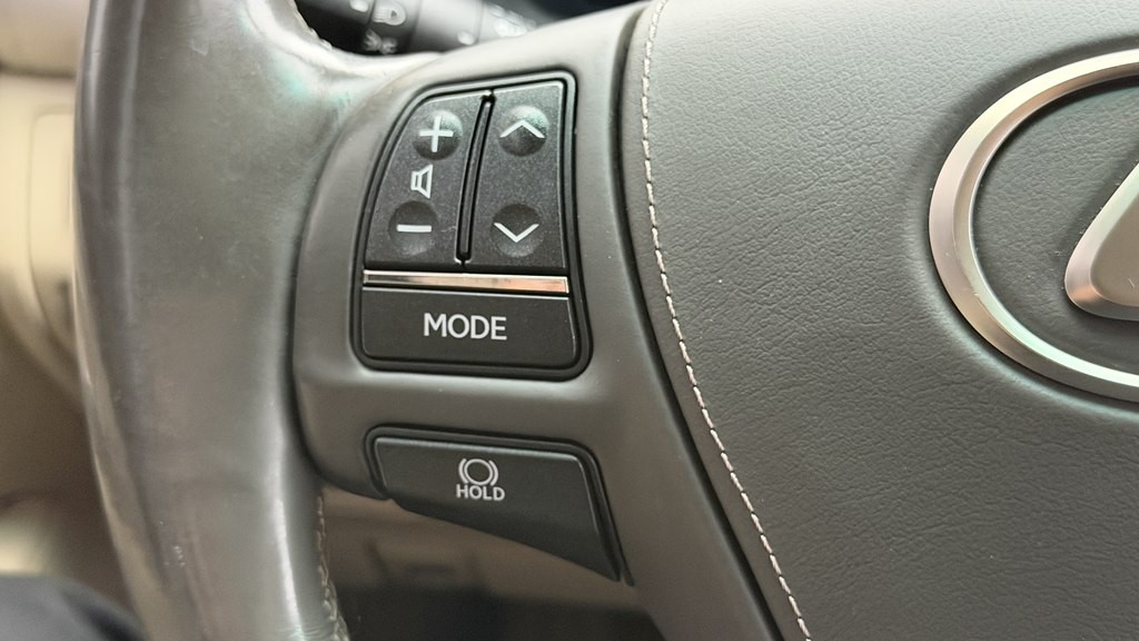 2014 Lexus LS 460 Image 46