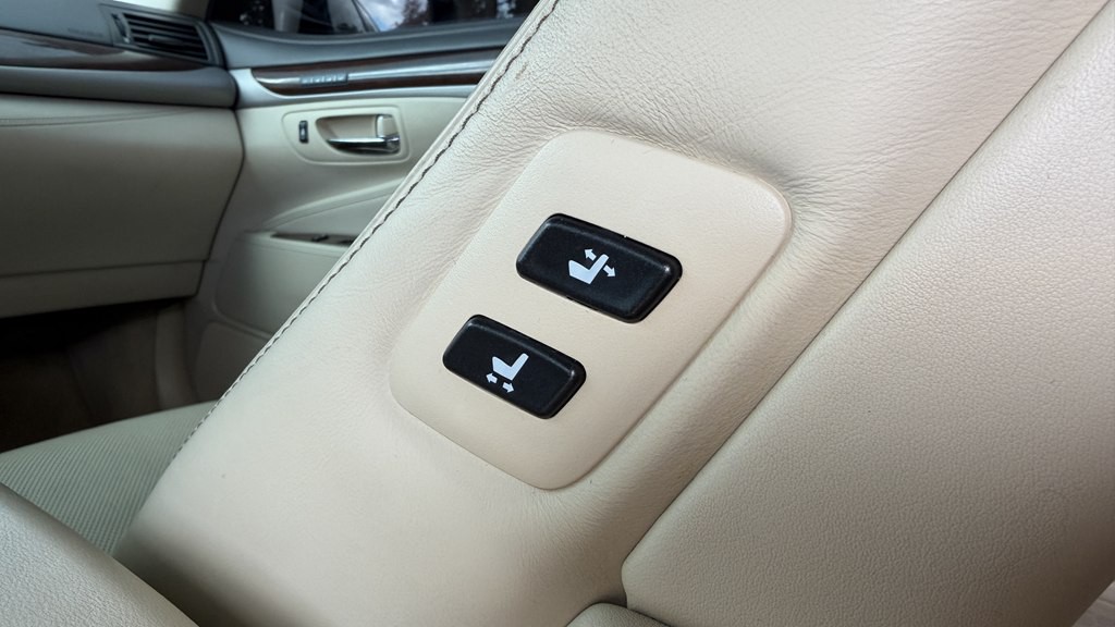 2014 Lexus LS 460 Image 57