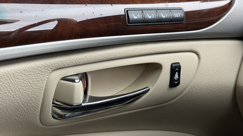 2014 Lexus LS 460 Image 66