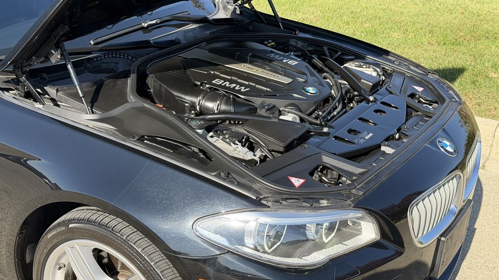 2015 BMW 5 Series Image 32