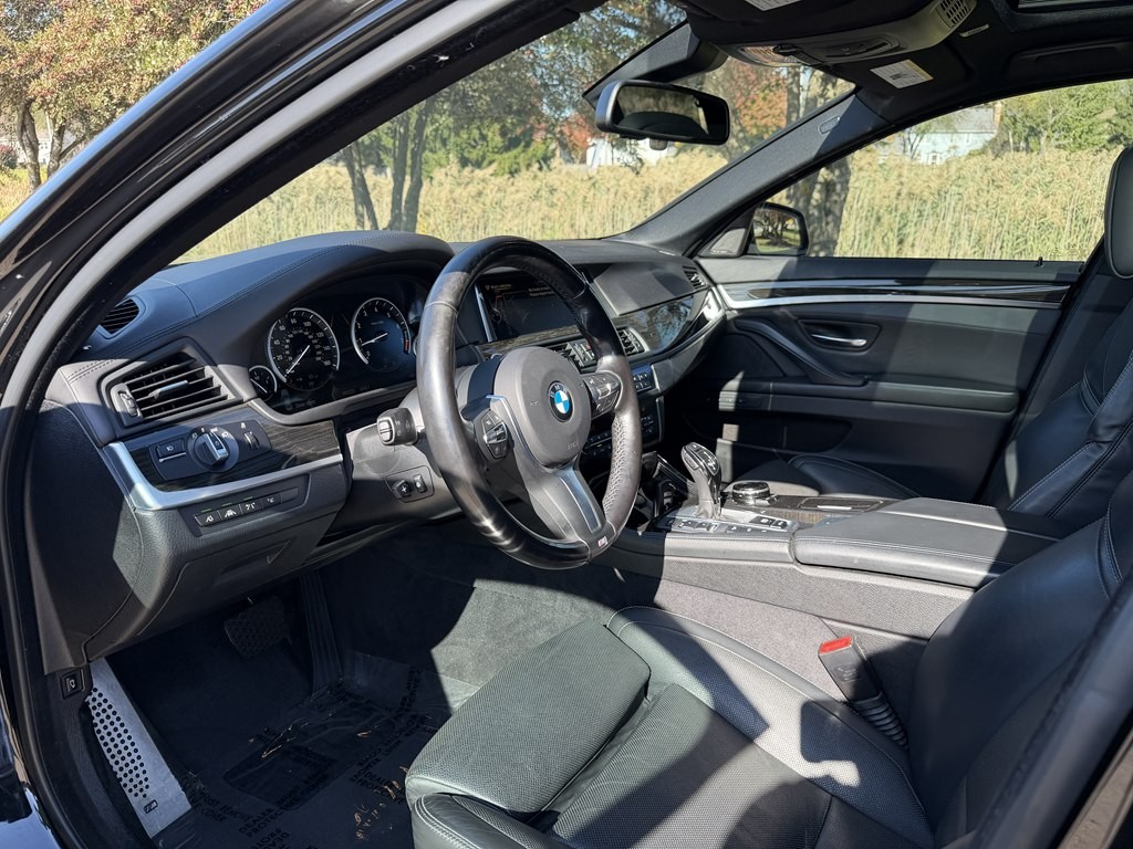 2015 BMW 5 Series Image 40