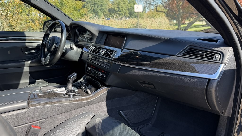 2015 BMW 5 Series Image 57
