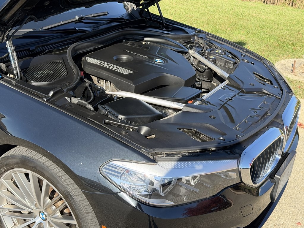 2018 BMW 5 Series Image 21