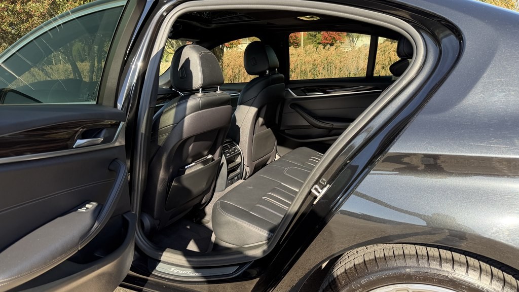 2018 BMW 5 Series Image 39