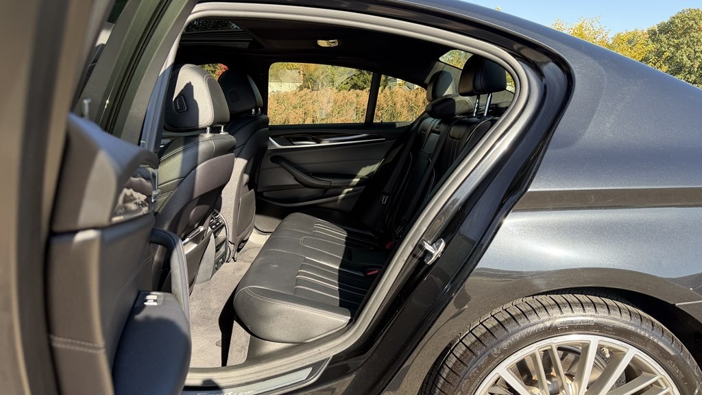 2018 BMW 5 Series Image 40