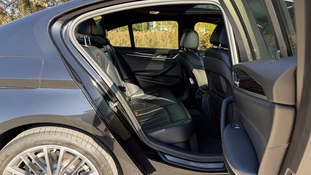 2018 BMW 5 Series Image 44