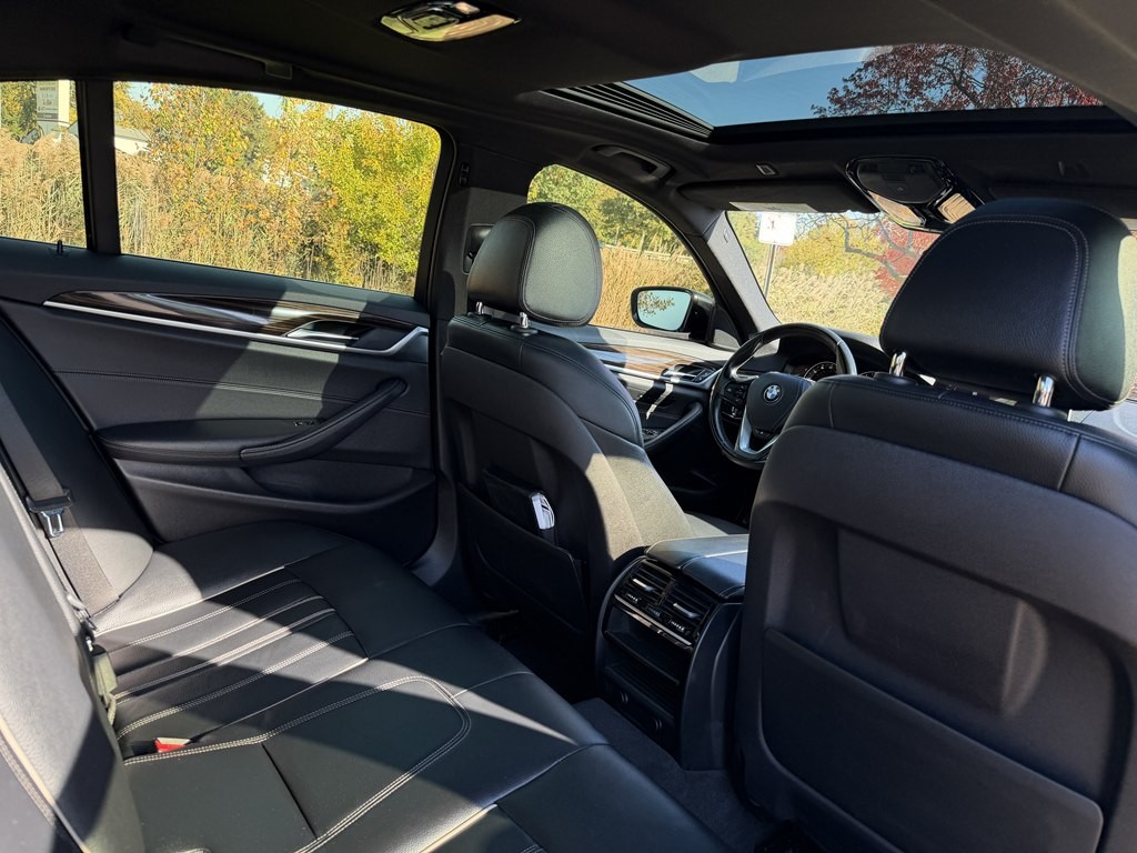 2018 BMW 5 Series Image 45