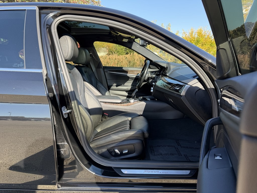2018 BMW 5 Series Image 46