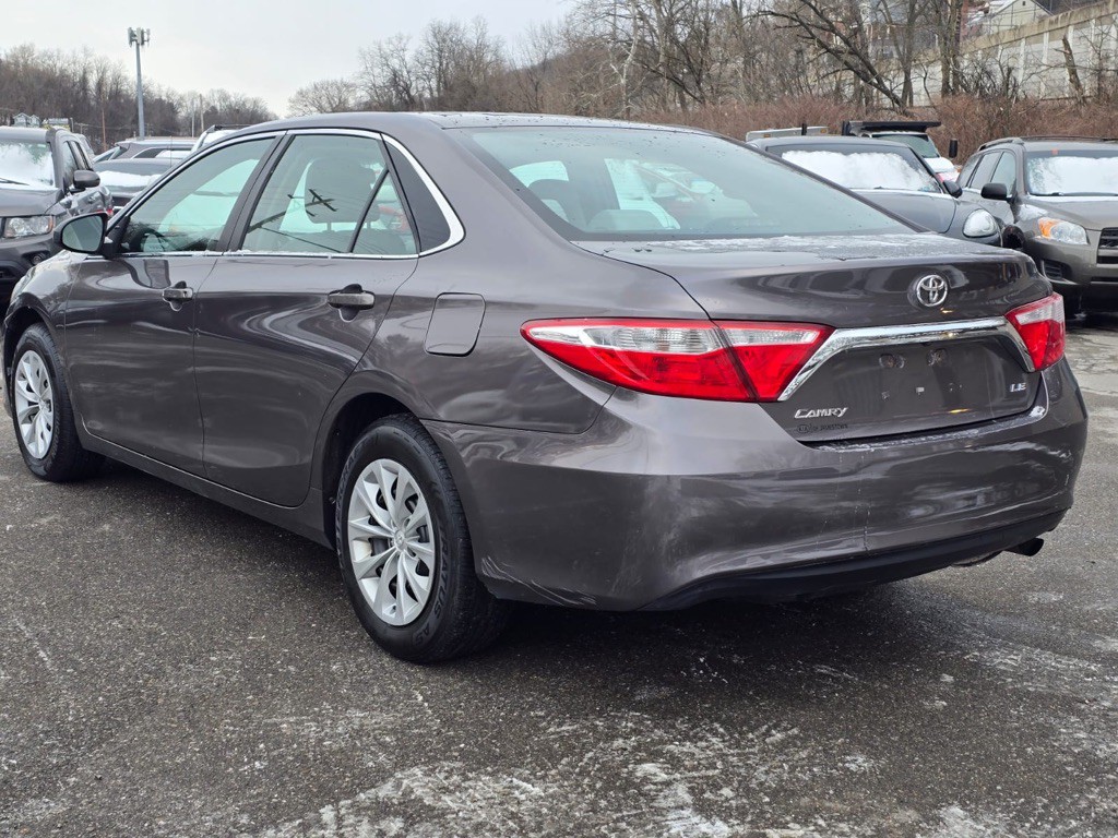 2015 Toyota Camry Image 9