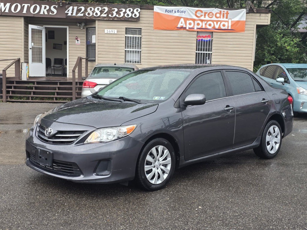 2013 Toyota Corolla Image 1