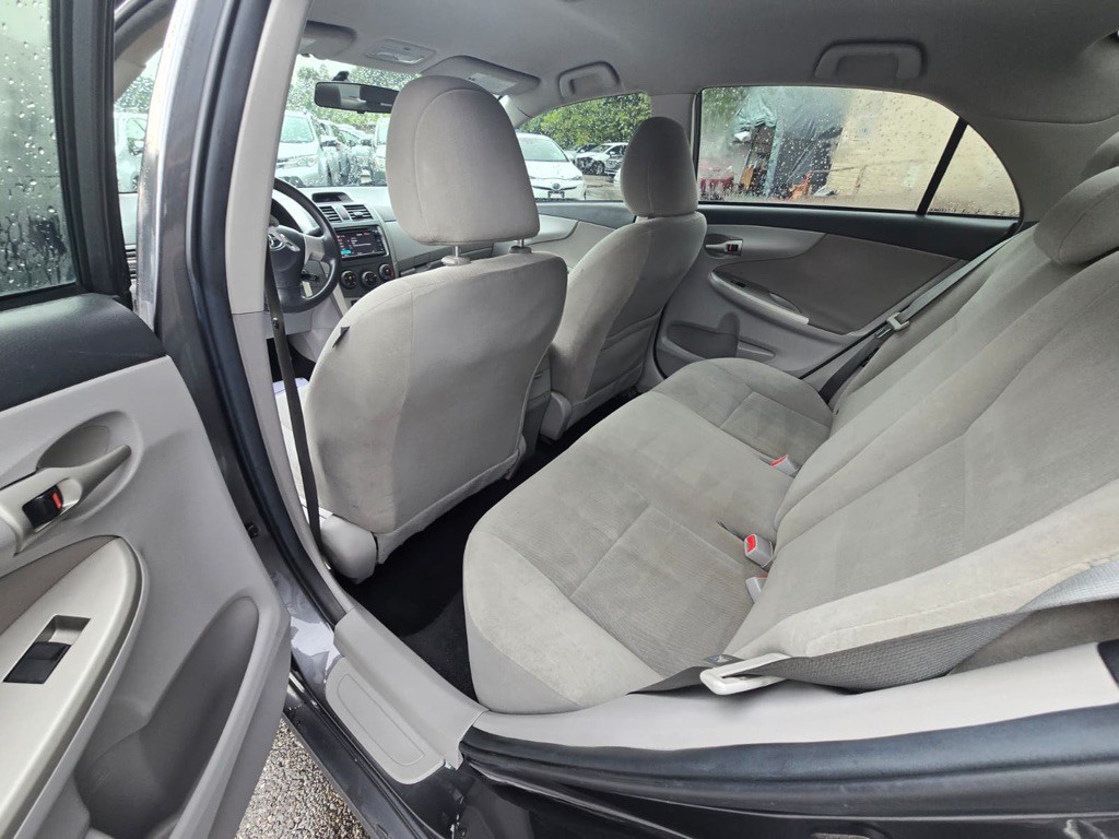 2013 Toyota Corolla Image 6