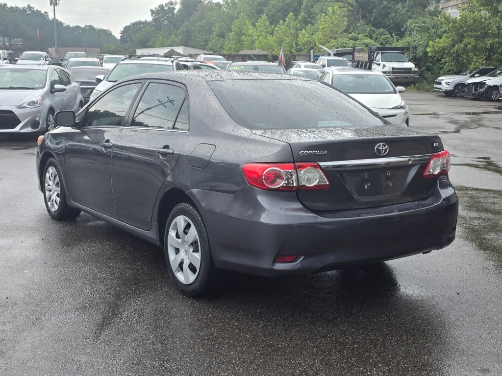 2013 Toyota Corolla Image 11