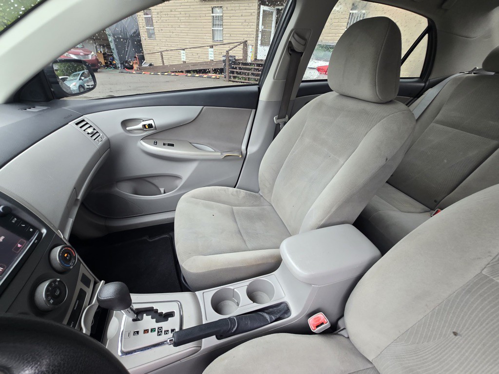 2013 Toyota Corolla Image 13