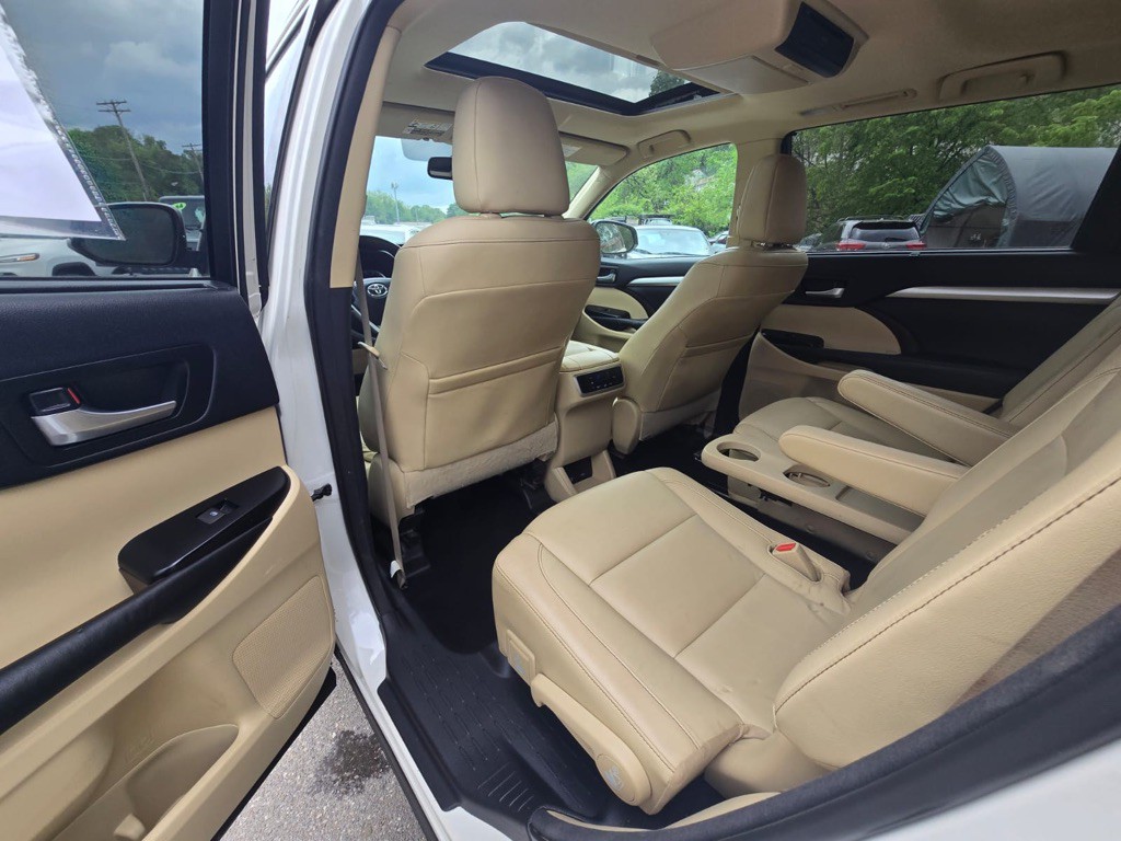 2014 Toyota Highlander Image 8