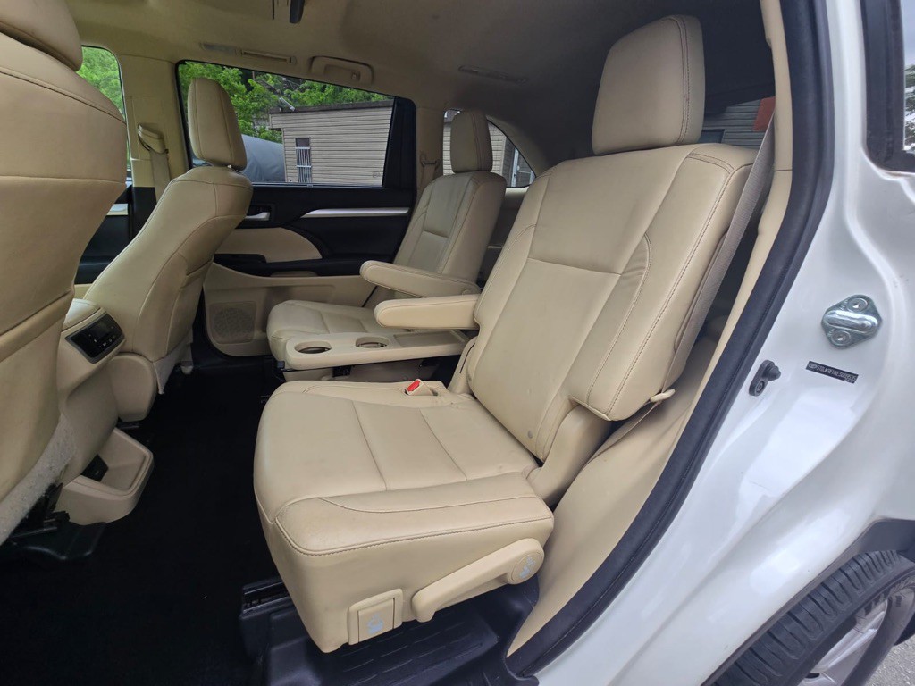 2014 Toyota Highlander Image 9