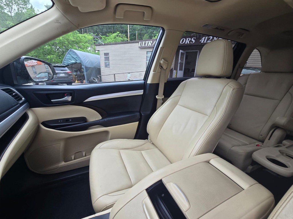 2014 Toyota Highlander Image 12