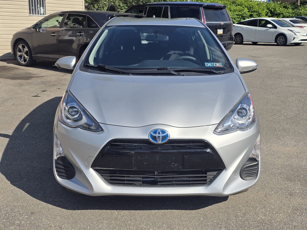 2016 Toyota Prius Image 2