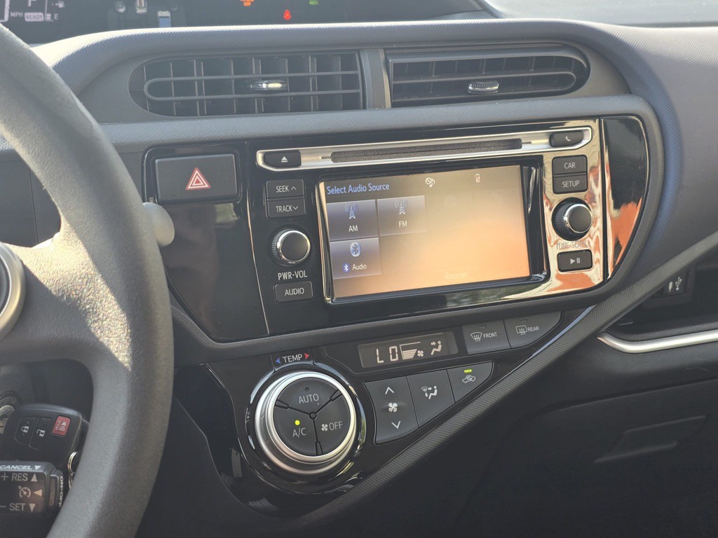 2016 Toyota Prius Image 8