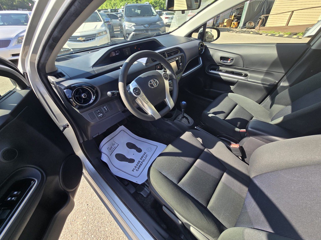 2016 Toyota Prius Image 9