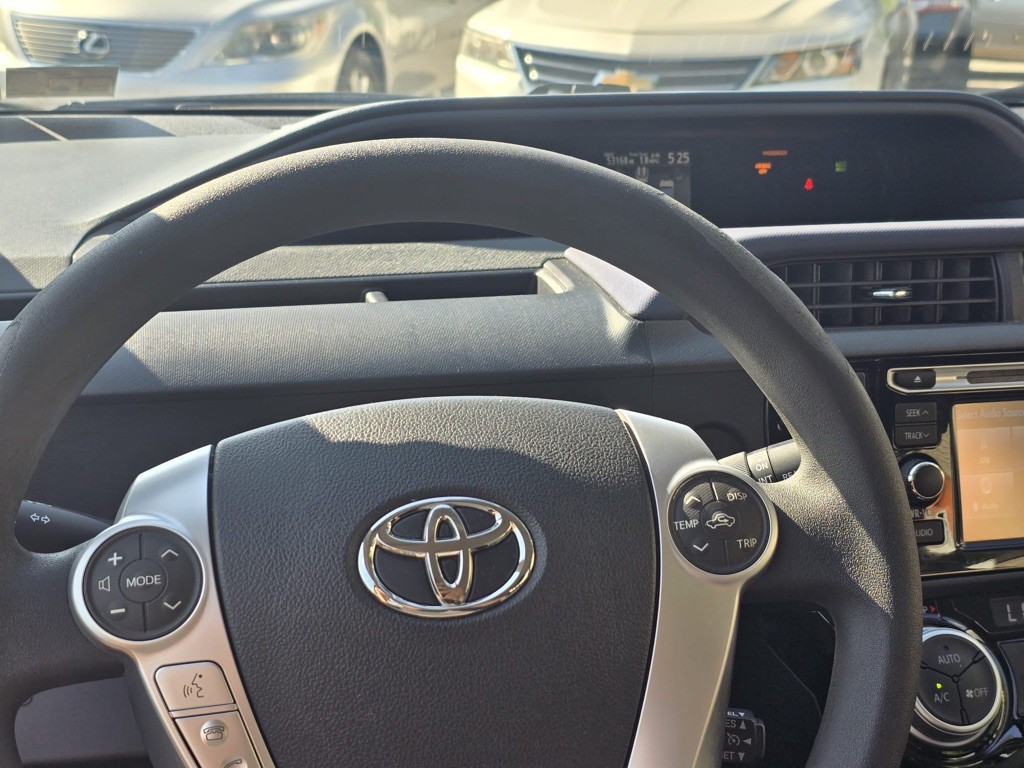 2016 Toyota Prius Image 10
