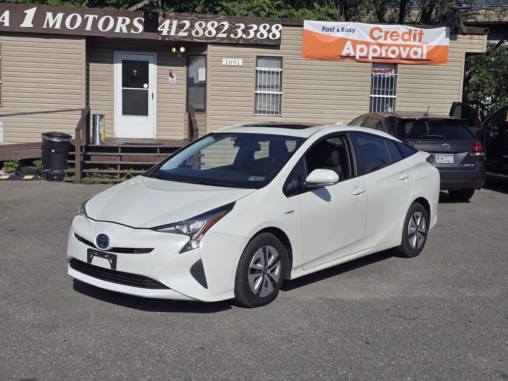 2017 Toyota Prius Image 1
