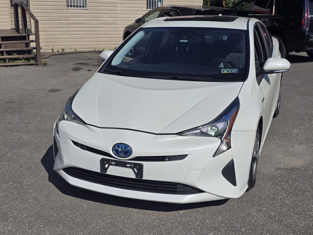 2017 Toyota Prius Image 2