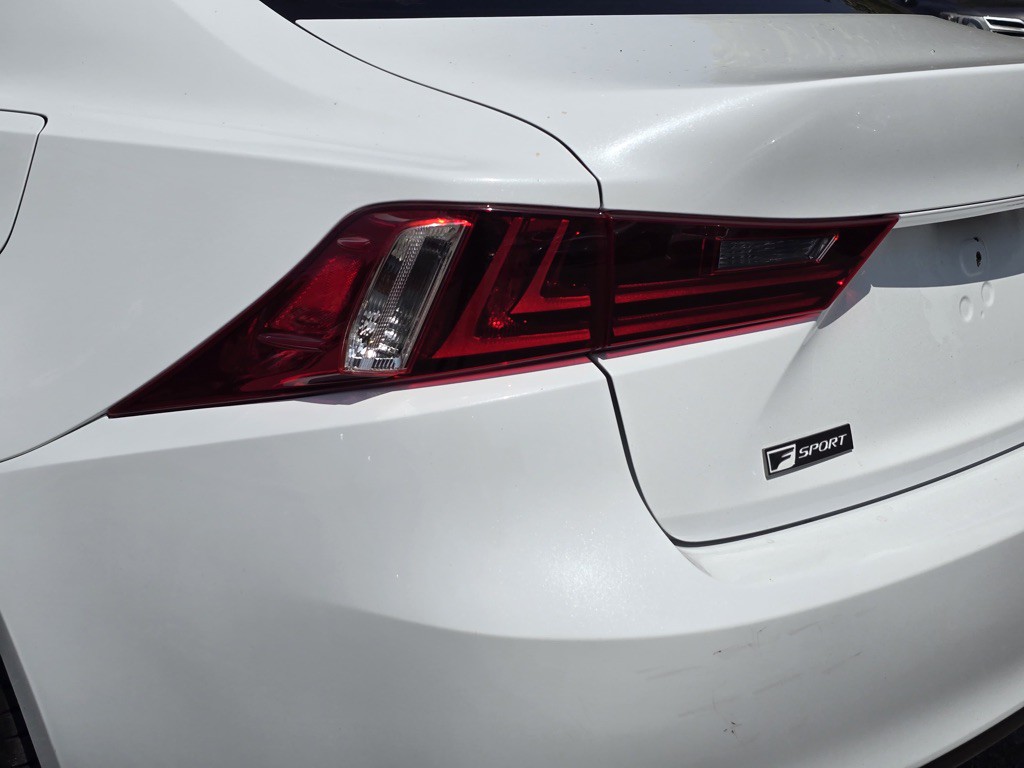 2015 Lexus IS Image 4