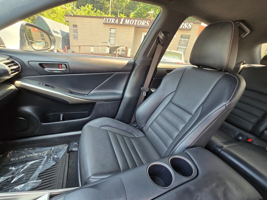 2015 Lexus IS Image 10